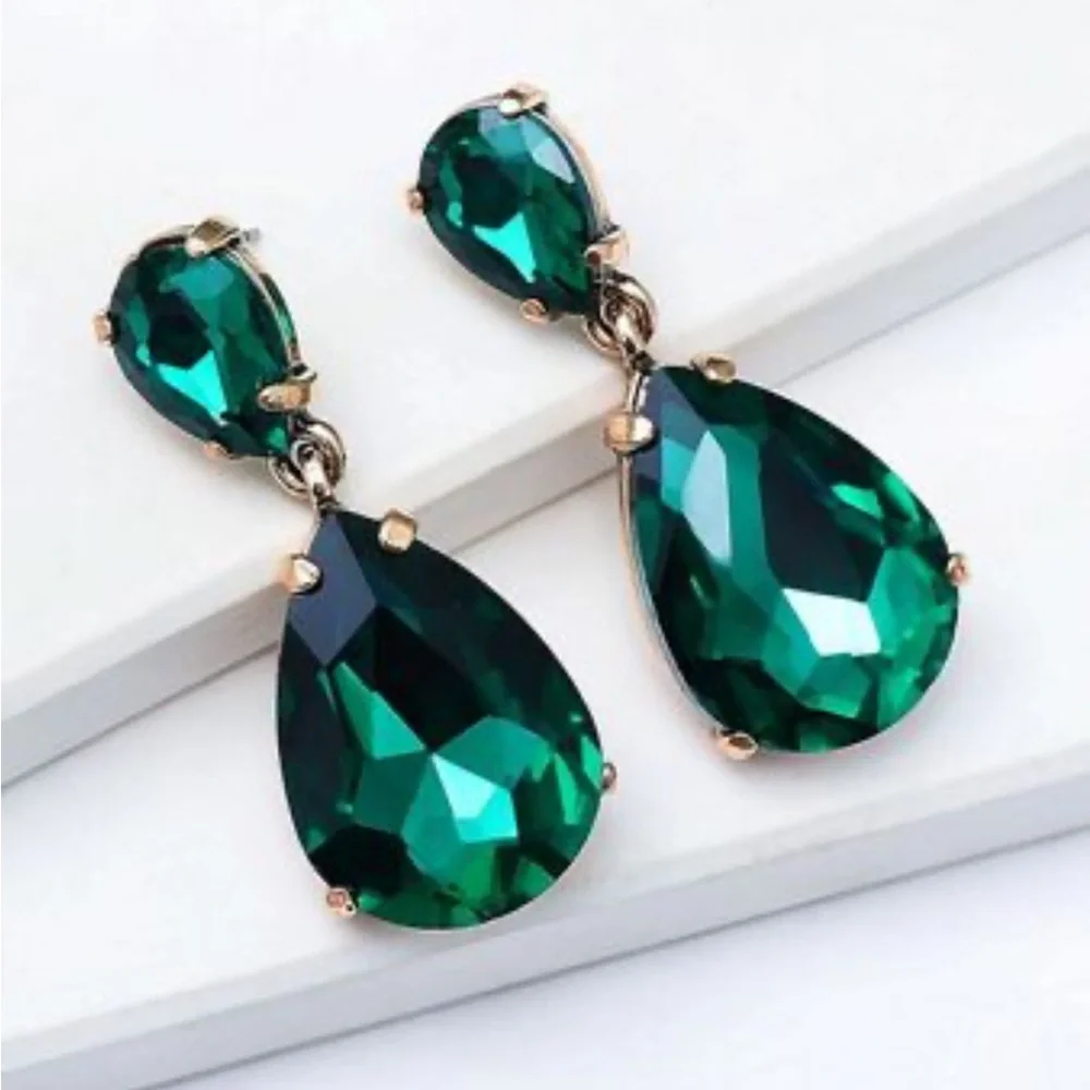 NWOT Vivian Emerald Tear Drop Post Earrings